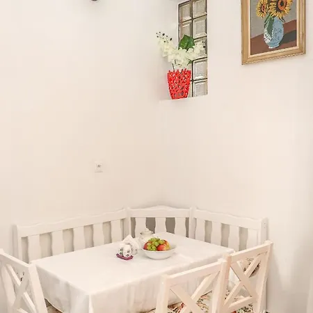 Mosaic Apartment *